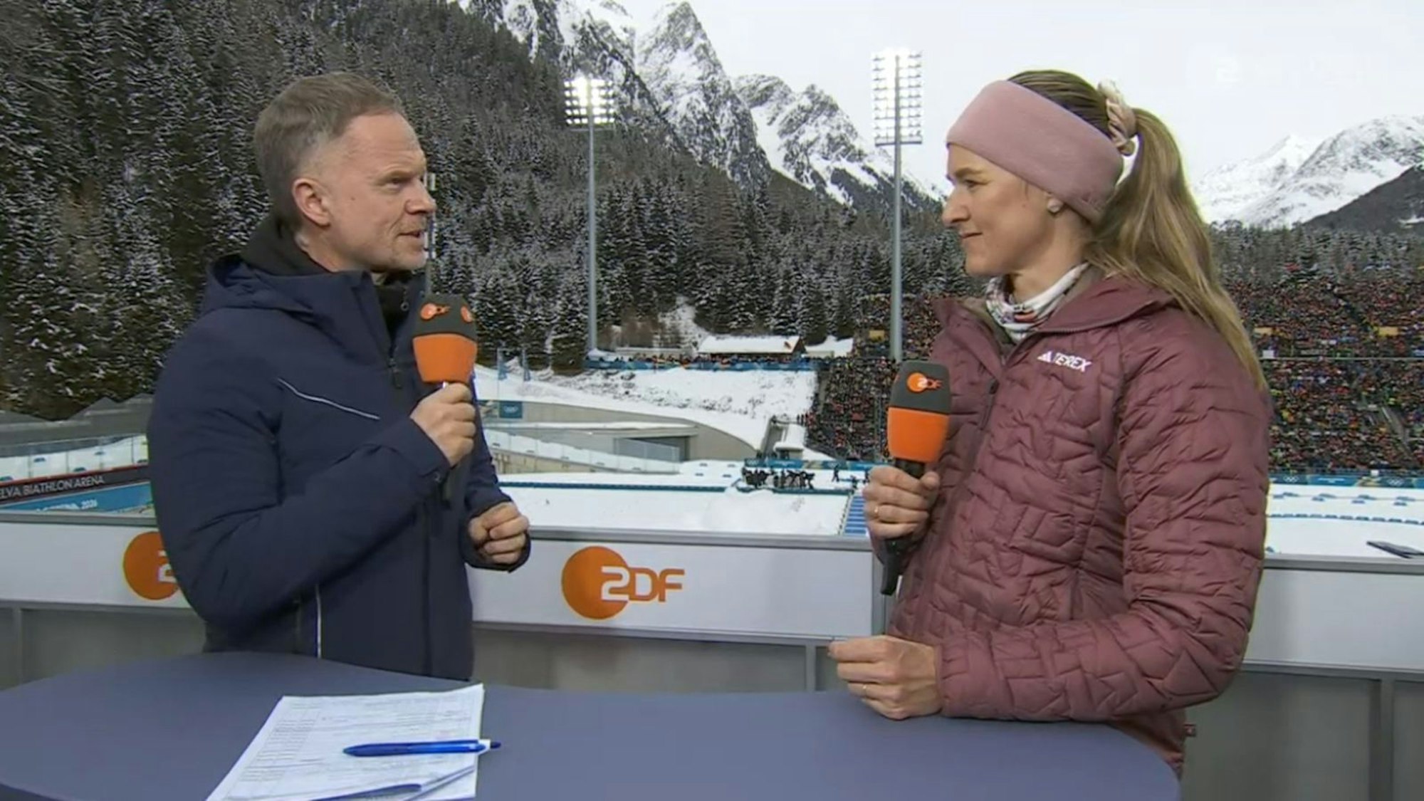 Alexander Ruda und Expertin Denise Herrmann-Wick sind vor dem Rennen noch zuversichtlich. (Bild: ZDF)