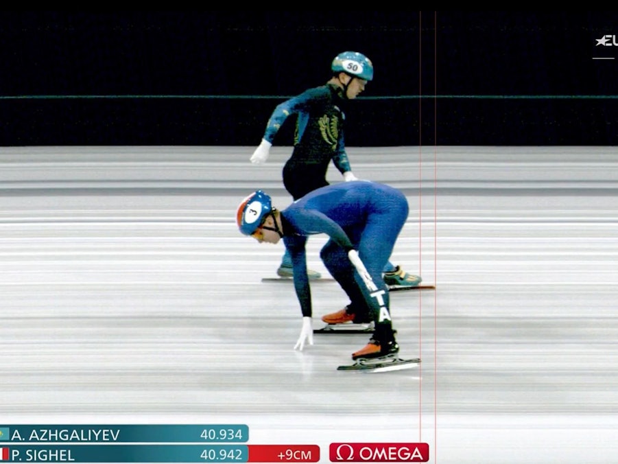 Zielfoto im Olympia-Shorttrack mit Absal Äschighalijew und Pietro Sighel