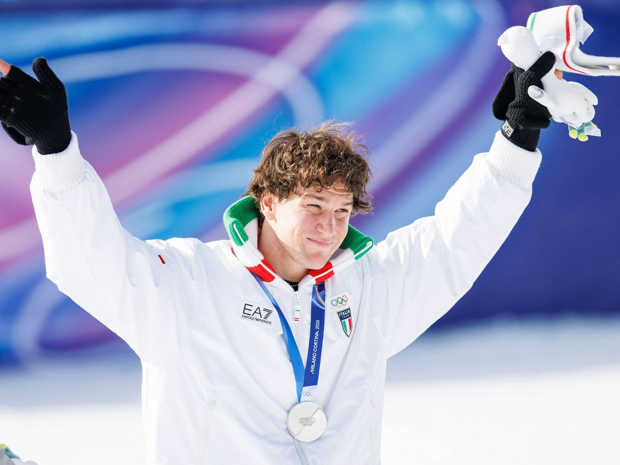 Giovanni Franzoni jubelt mit der Silbermedaille.