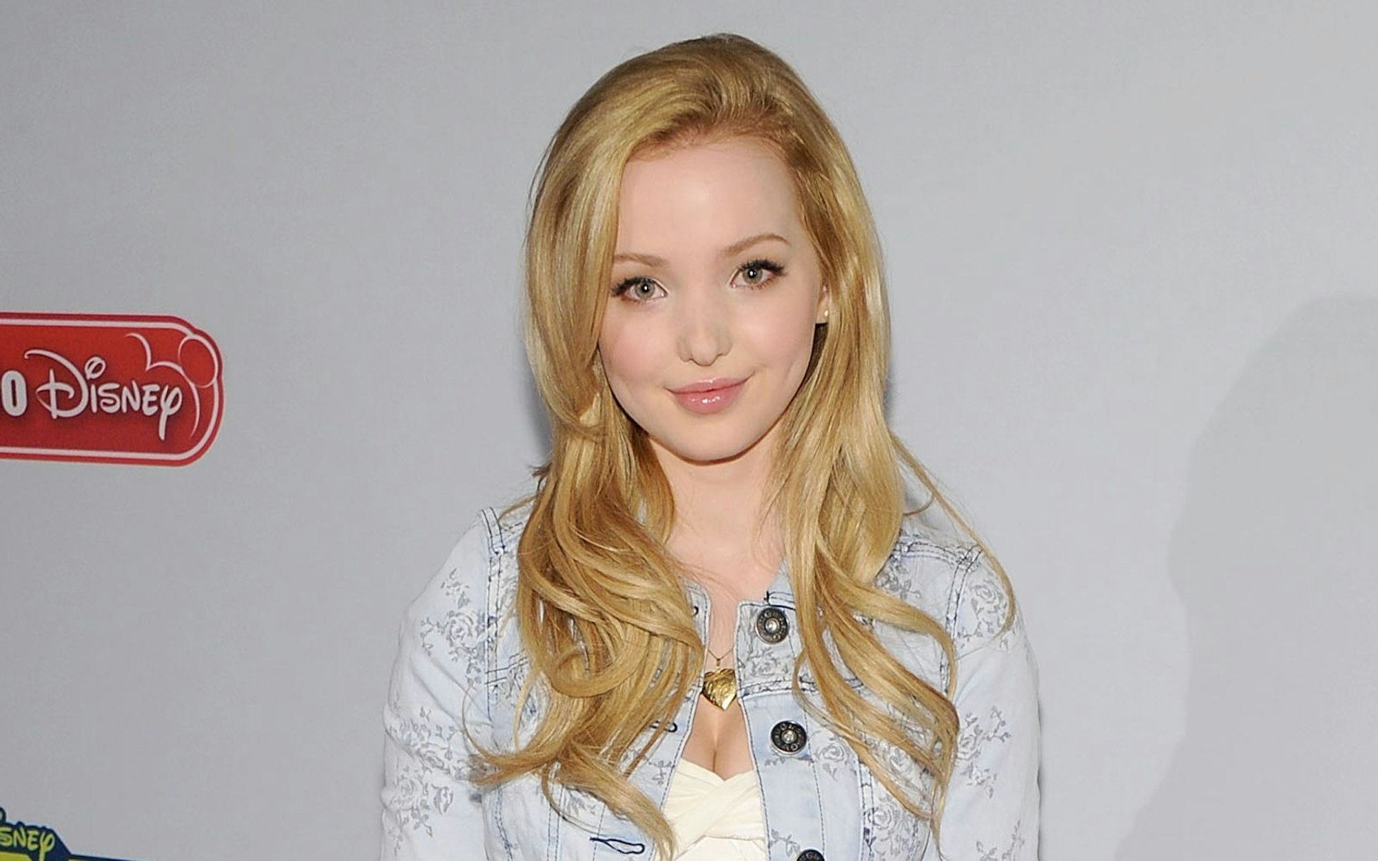 Camerons Karriere begann 2013 mit der Disney-Show „Liv und Maddie“, in der die junge Schauspielerin die Doppelrolle der beiden namensgebenden Zwillinge übernahm. Im selben Jahr veröffentlichte sie ihre erste Single. (Bild: 2013 Getty Images/Jamie McCarthy)