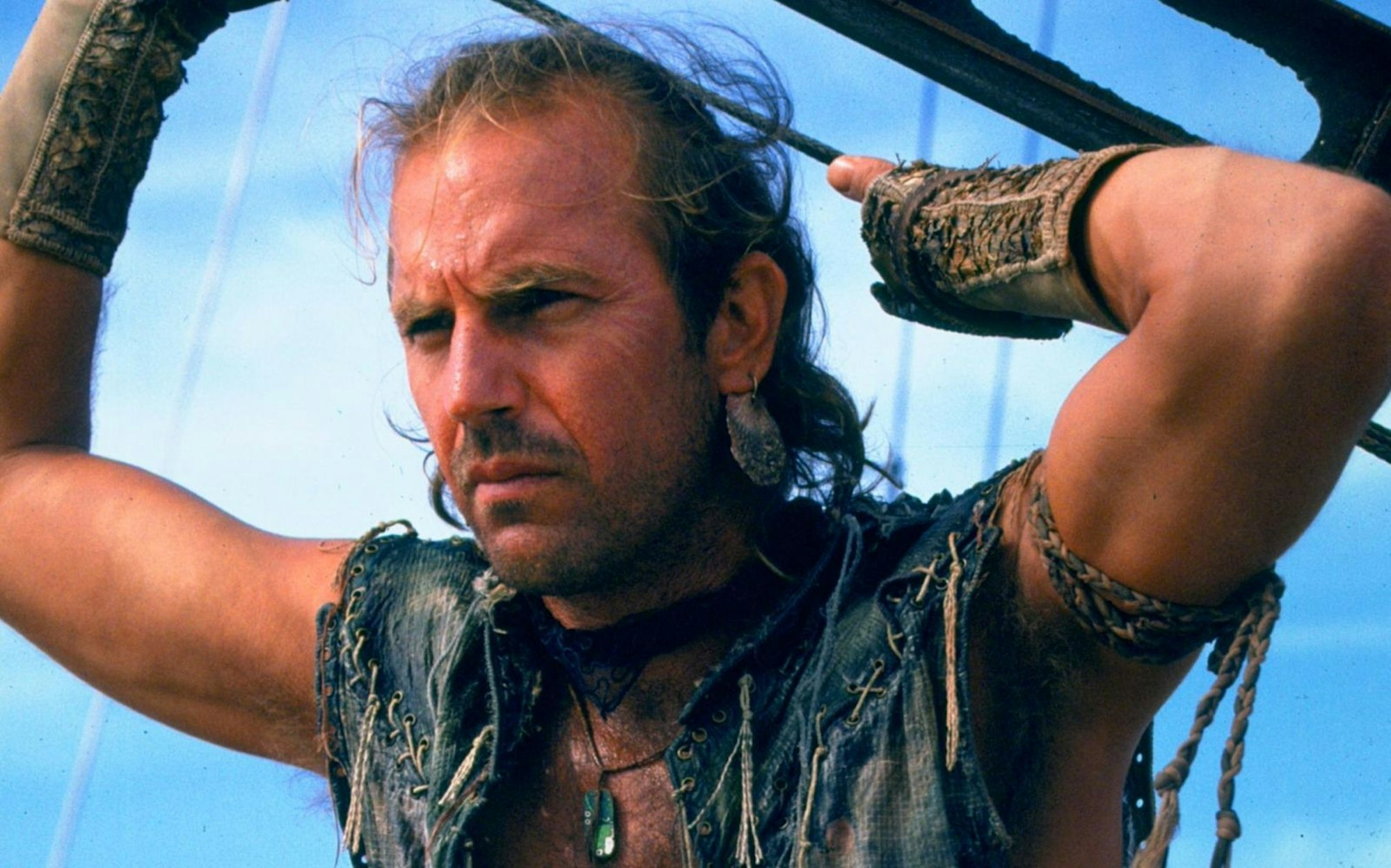Kevin Costner übernahm selbst die Hauptrolle in einem Endzeitspektakel, das an die „Mad Max“-Reihe erinnert. (Bild: 1995 Universal City Studios, Inc. All Rights Reserved.)