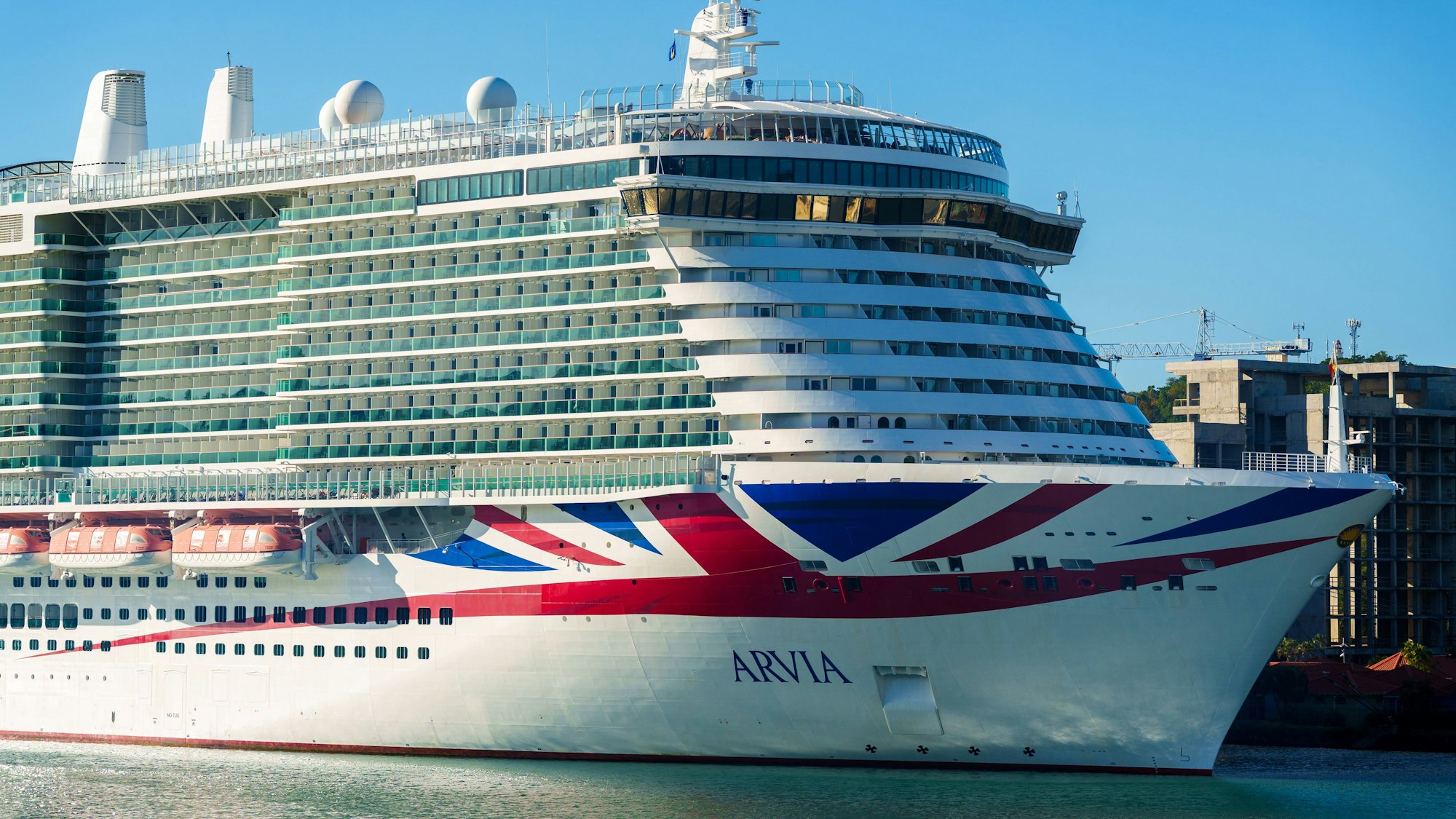 Kreuzfahrtschiff Arvia im Hafen