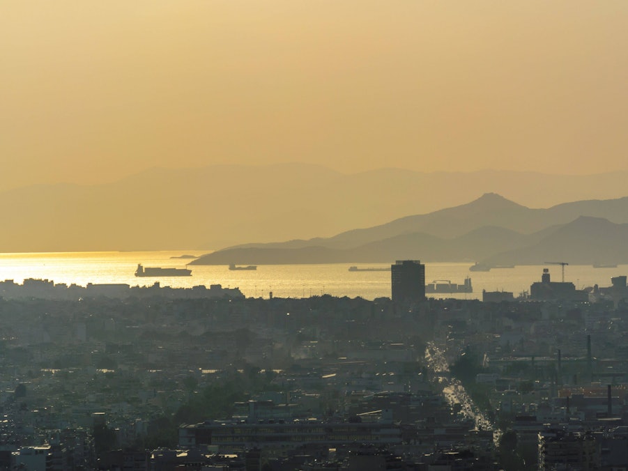 Hafen von Piräus im Abendlicht