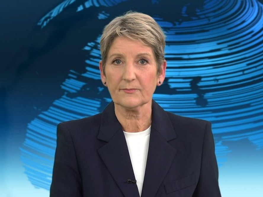 ZDF-Nachrichtenchefin Anna Gellinek hat im „heute journal“ um Entschuldigung gebeten. Grund war fehlerhaftes Bildmaterial in einem Betrag am Sonntagabend. (Bild: ZDF)