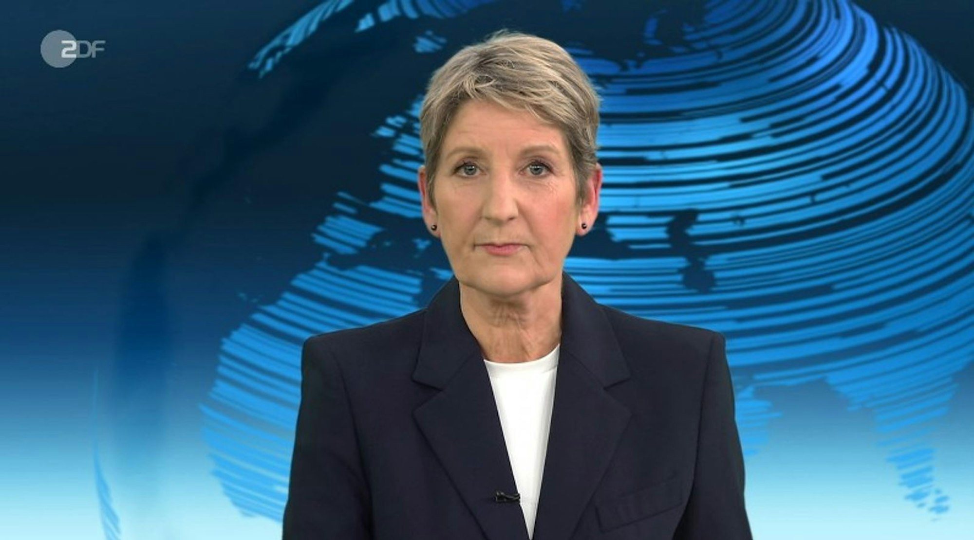 ZDF-Nachrichtenchefin Anna Gellinek hat im „heute journal“ um Entschuldigung gebeten. Grund war fehlerhaftes Bildmaterial in einem Betrag am Sonntagabend. (Bild: ZDF)