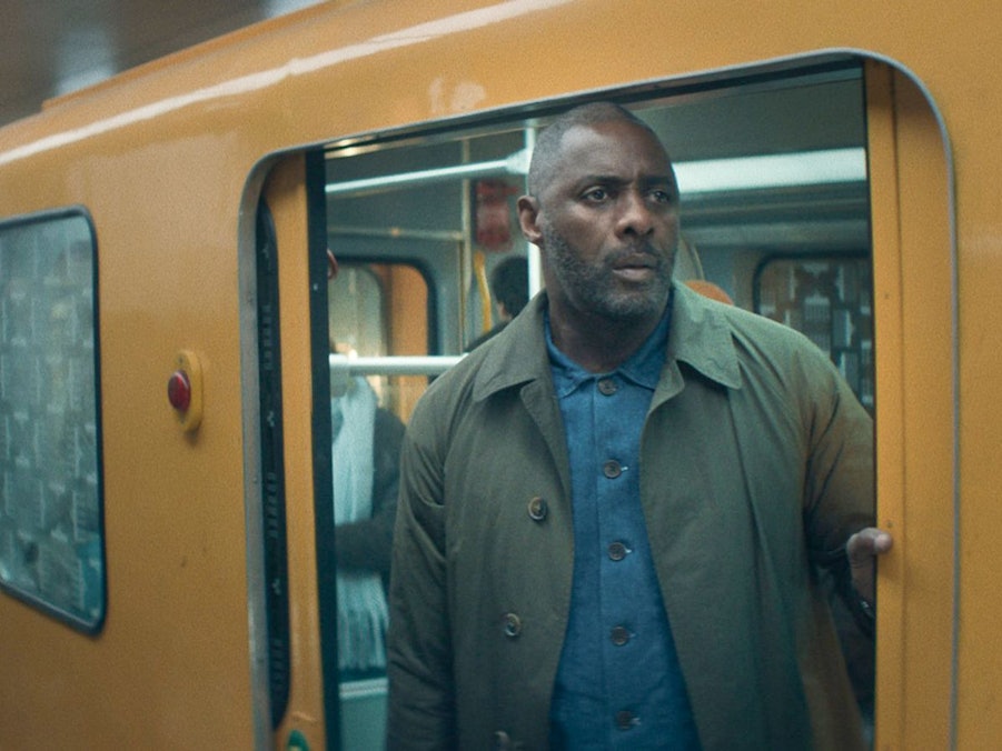 Die zweite Staffel „Hijack“ auf Apple TV+ wurde in Berlin gedreht. Hauptdarsteller Idris Elba erlebte die Stadt intensiv. (Bild: Apple TV)