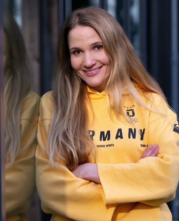 Tatjana Paller posiert für Pressefotos vor Olympia.
