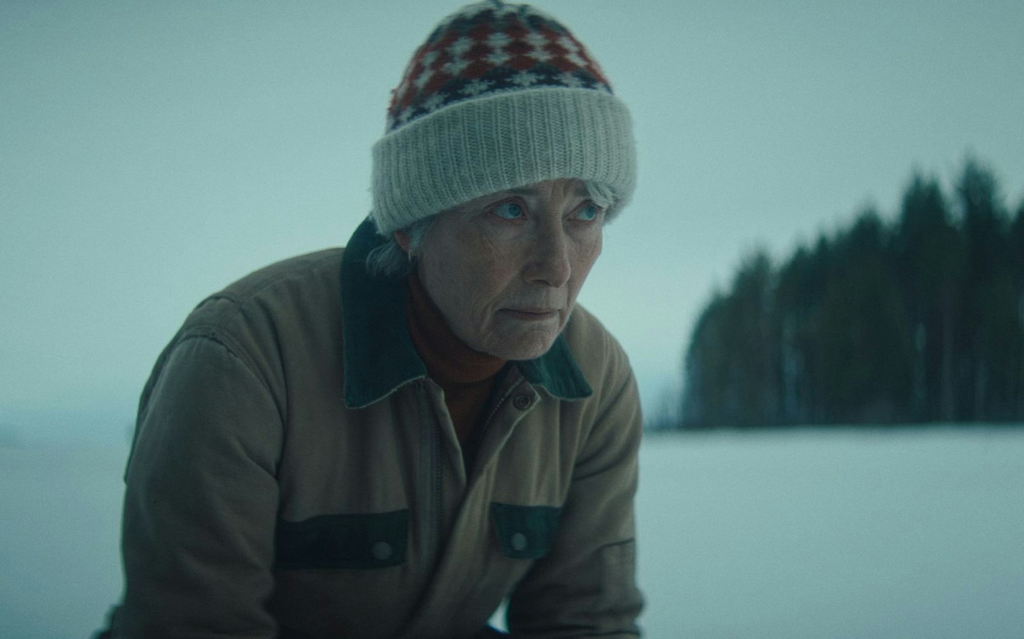 Oscargewinnerin Emma Thompson präsentiert sich in „Dead of Winter - Eisige Stille“ als taffe Einzelkämpferin. (Bild: Leonine)