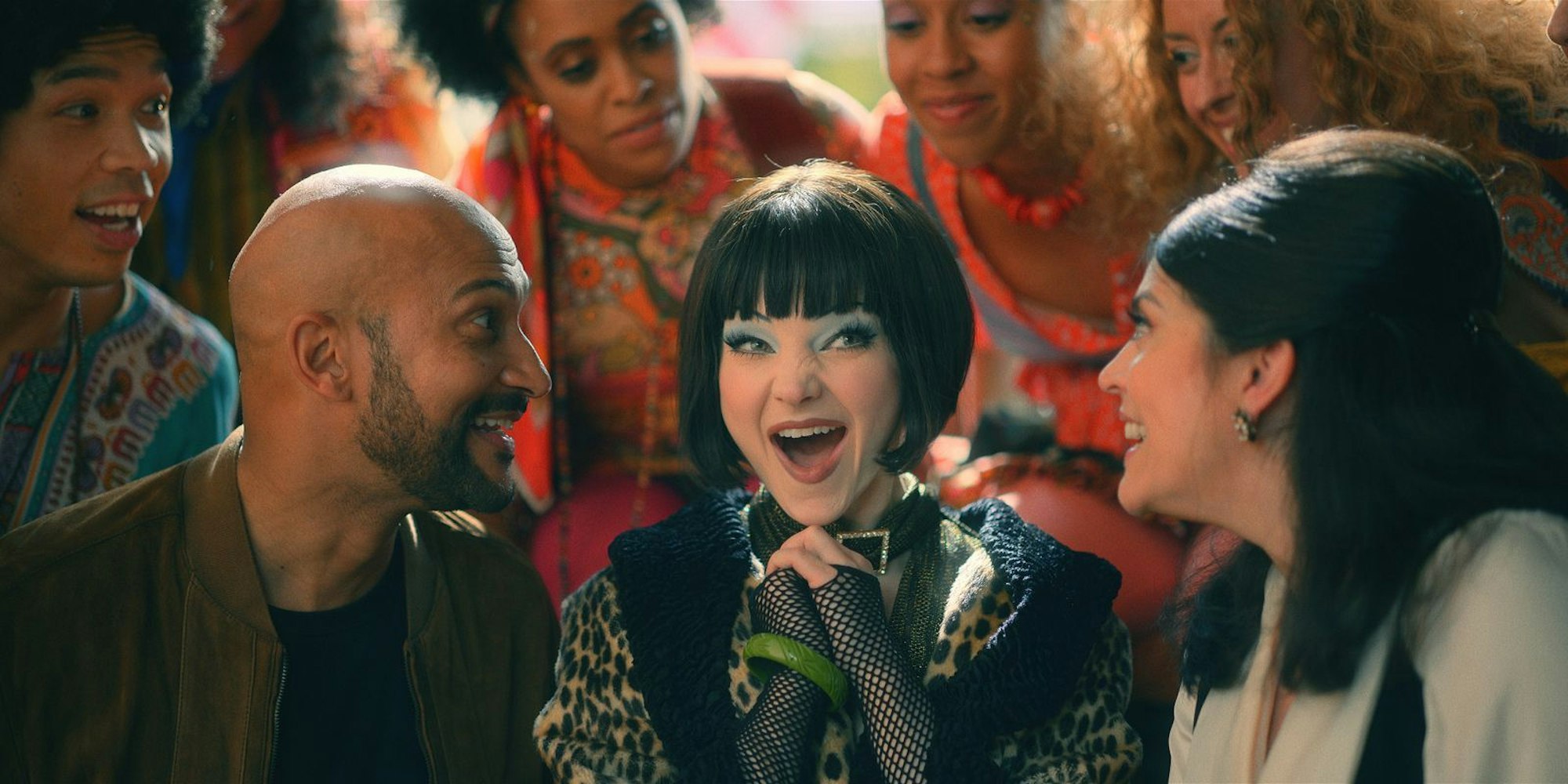 Von 2021 bis 2023 stand Cameron für die Musicalserie „Schmigadooon!“ vor der Kamera. (Bild: Apple)