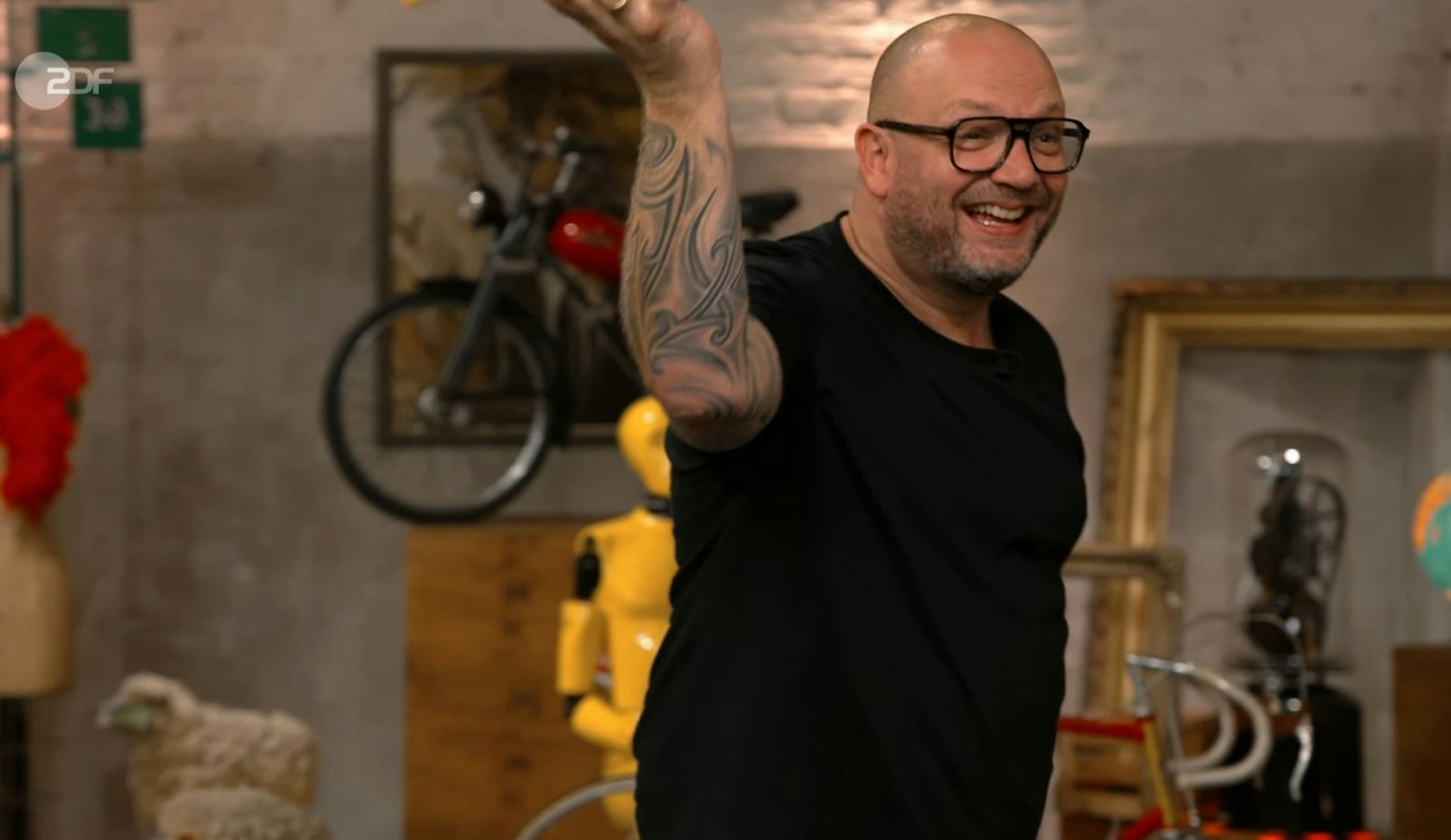 In der Donnerstagsausgabe wurde ein altes Möbelstück präsentiert. (Bild: ZDF)