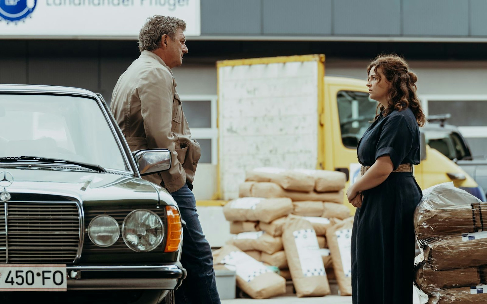 Lilli Gruber (Ronja Forcher) macht ihrem Vater Martin (Hans Sigl) ein bitteres Geständnis. (Bild: ZDF/Sabine Finger Fotografie)