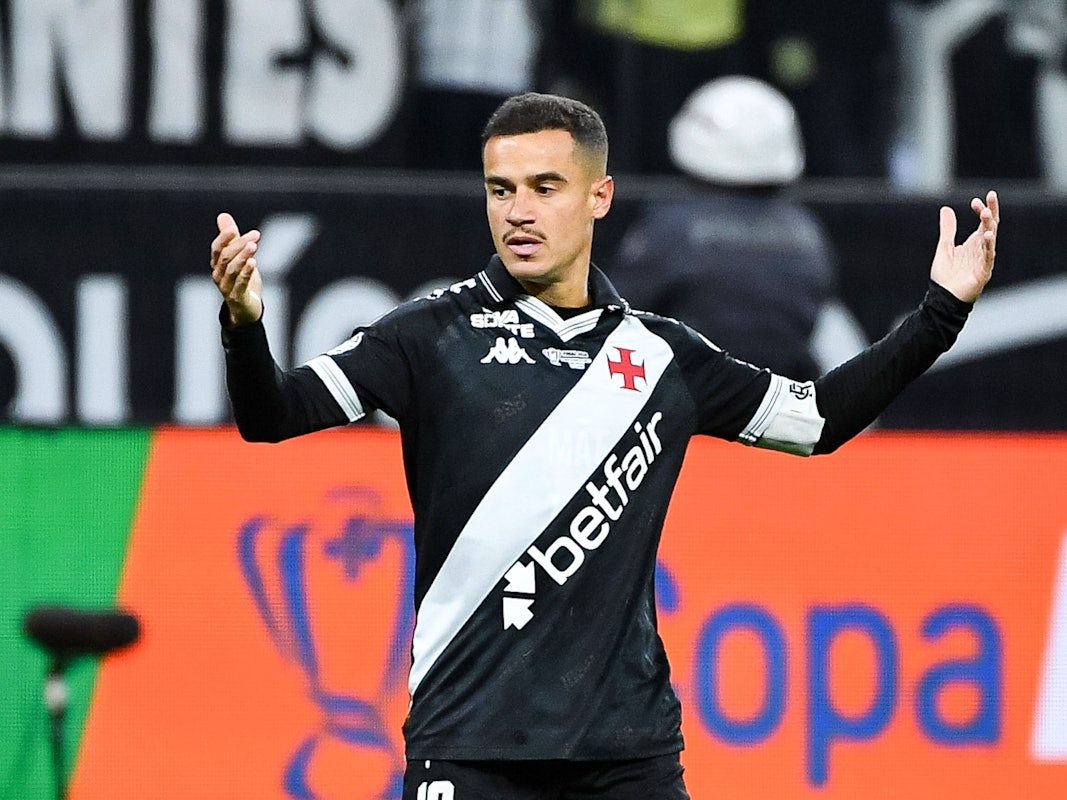 Philippe Coutinho hebt ratlos die Arme.