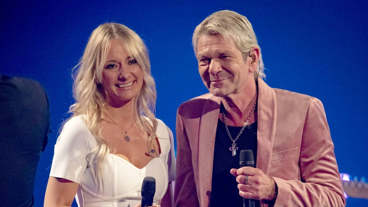 Matthias Reim und seine Frau Christin Stark stehen beim „Schlagerbooom 2021 – Alles funkelt! Alles glitzert!“ zusammen auf der Bühne. Christin Stark erlitt eine Fehlgeburt.