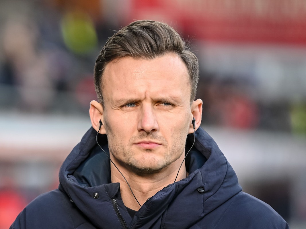 Claus Costa beim HSV-Spiel in Heidenheim beim TV-Termin.