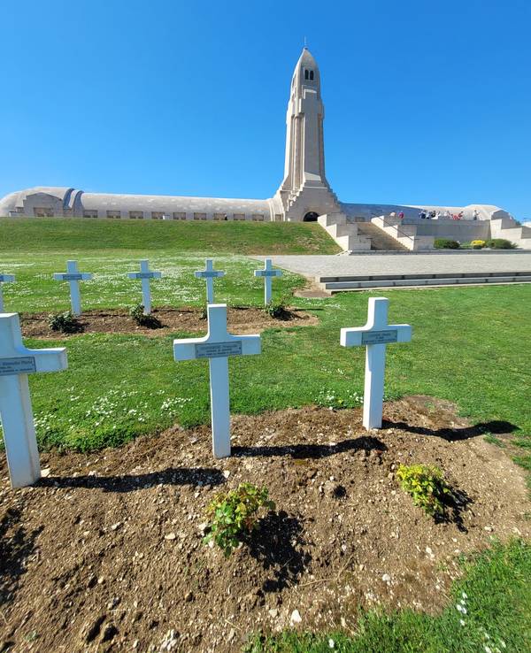 Das Beinhaus von Douaument erinnert an die Schrecken des Ersten Weltkrieges in Verdun (Frankreich)