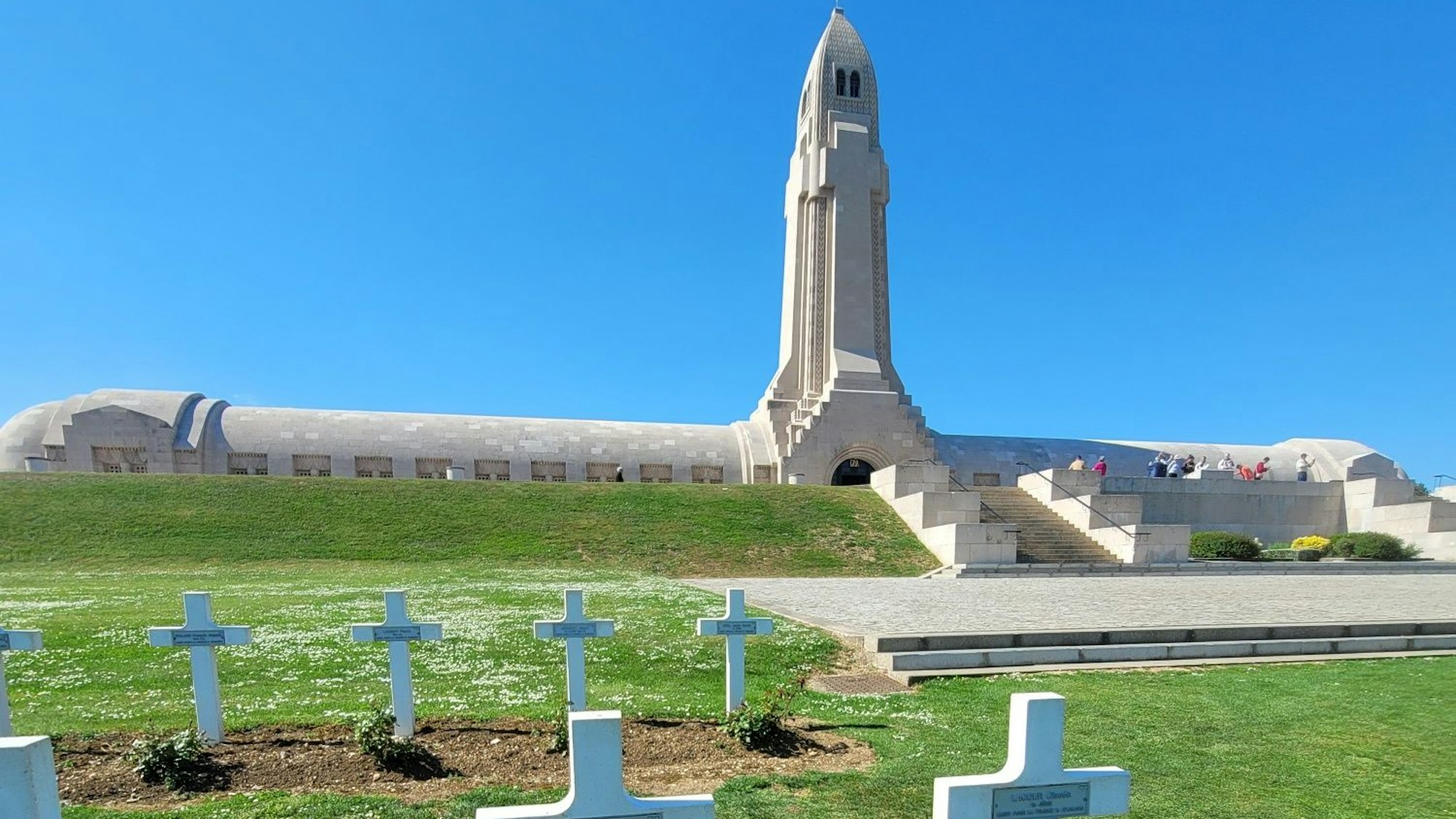 Das Beinhaus von Douaument erinnert an die Schrecken des Ersten Weltkrieges in Verdun (Frankreich)