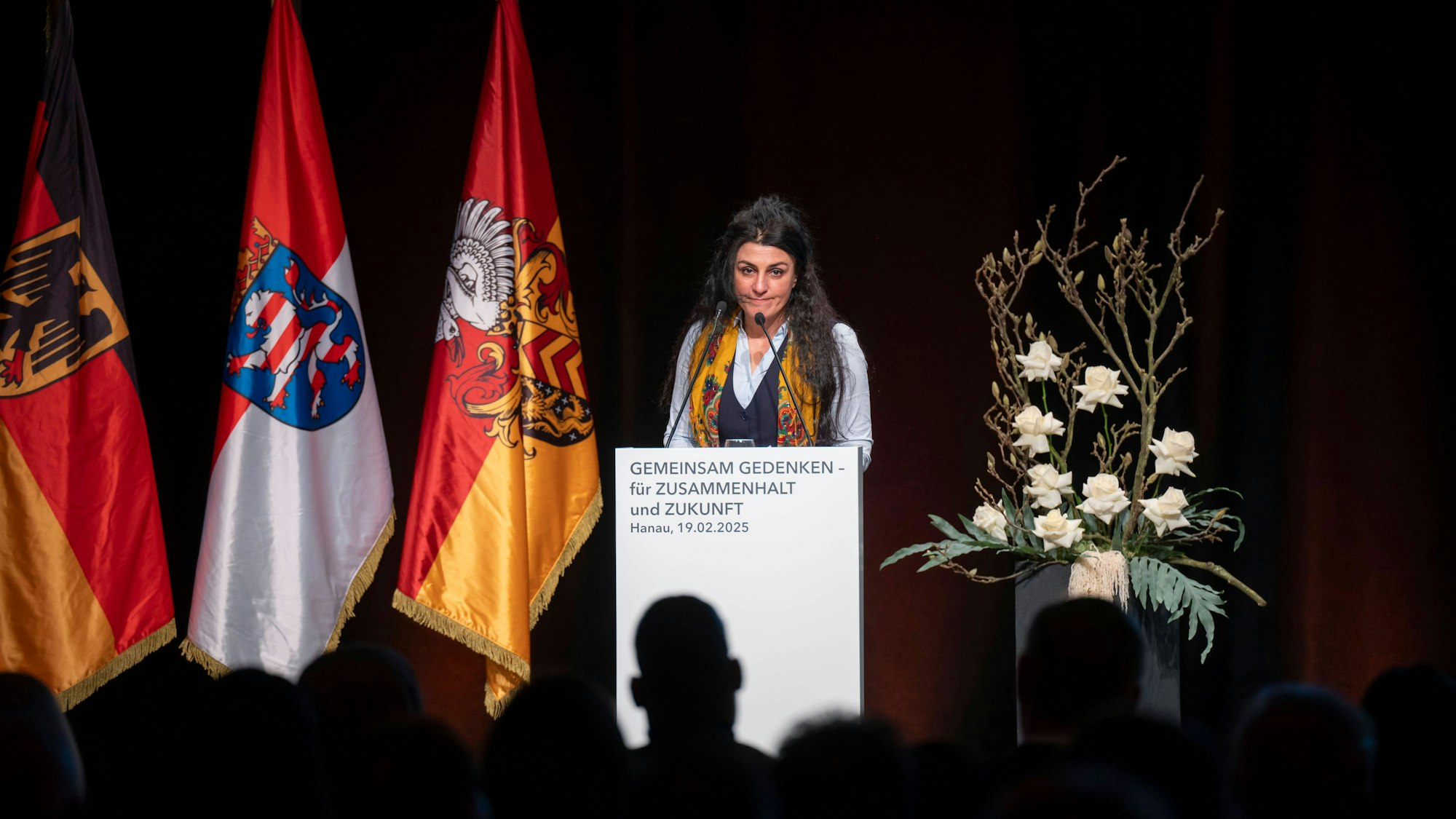 Serpil Unvar spricht am Rednerpult