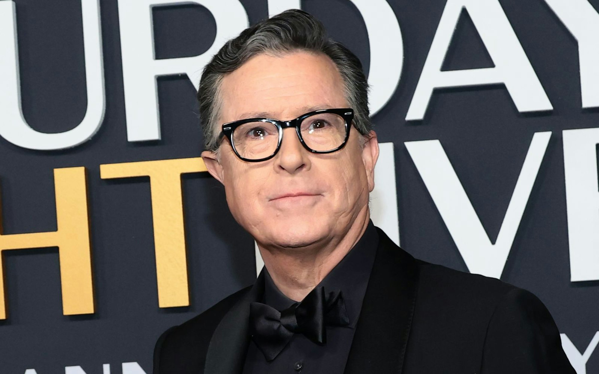 Stephen Colbert wirft seinem Sender CBS Zensur vor. (Bild: 2025 Getty Images/Dimitrios Kambouris)