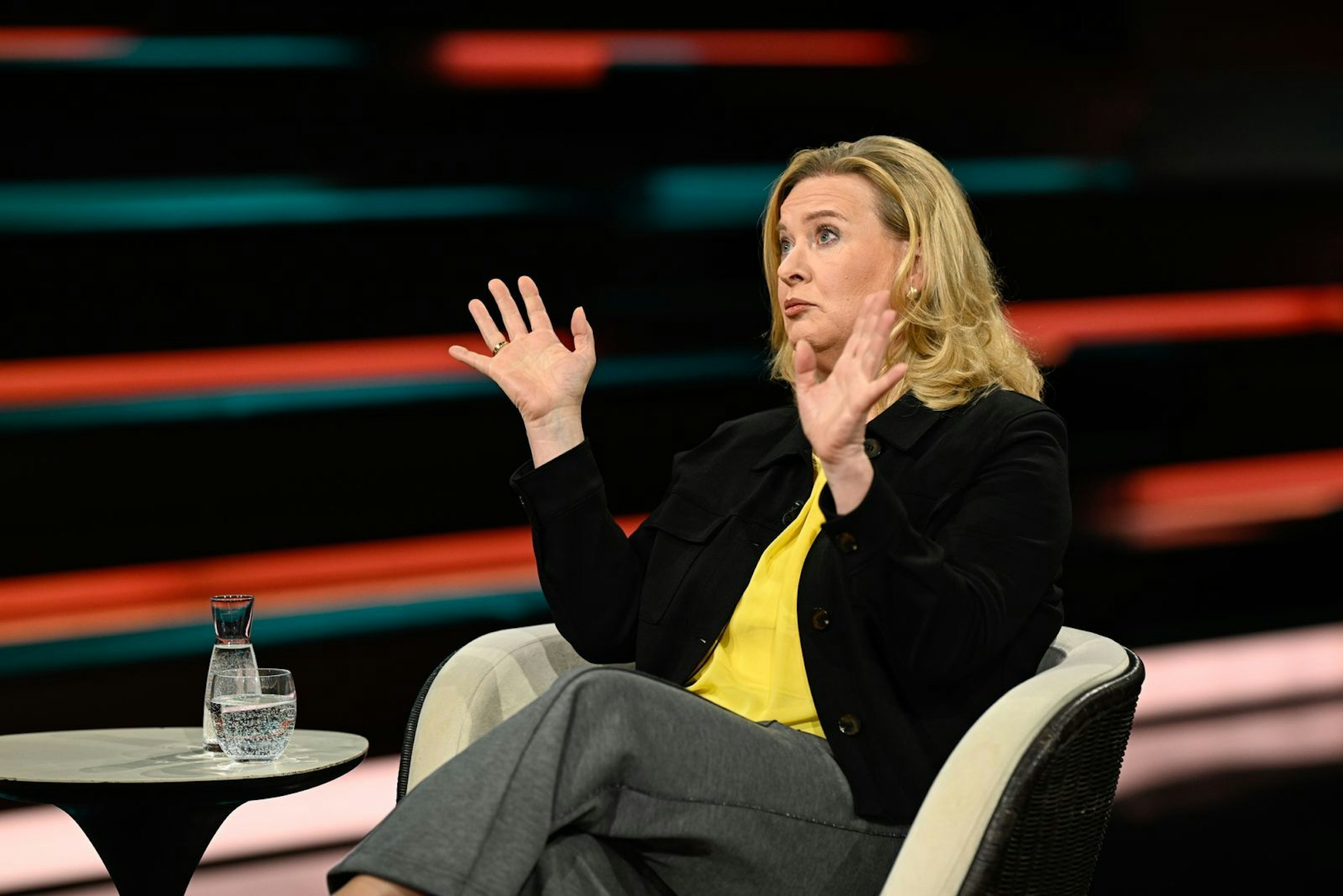 Journalistin Eva Quadbeck zweifelte am Mittwochabend an den vermeintlichen Erinnerungslücken von Olaf Scholz in Bezug auf den Cum-Ex-Skandal. (Bild: ZDF / Markus Hertrich)