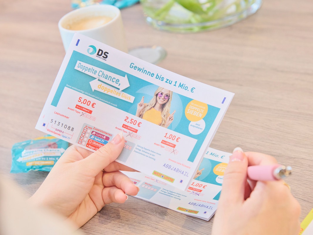 Hier kommt das Glück von vorn und von hinten: Bei der neuen Nummernlotterie Doppelte Sieben wird die Gewinnzahl von beiden Seiten gelesen.