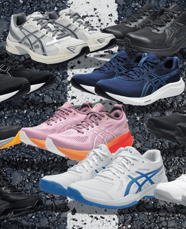 Verschiedene ASICS Sneaker Modelle vor einem Asphalt Hintergrund.