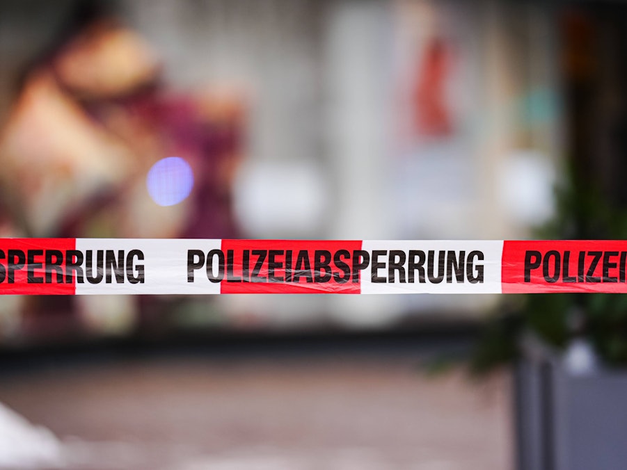 Polizeiabsperrung auf Absperrband