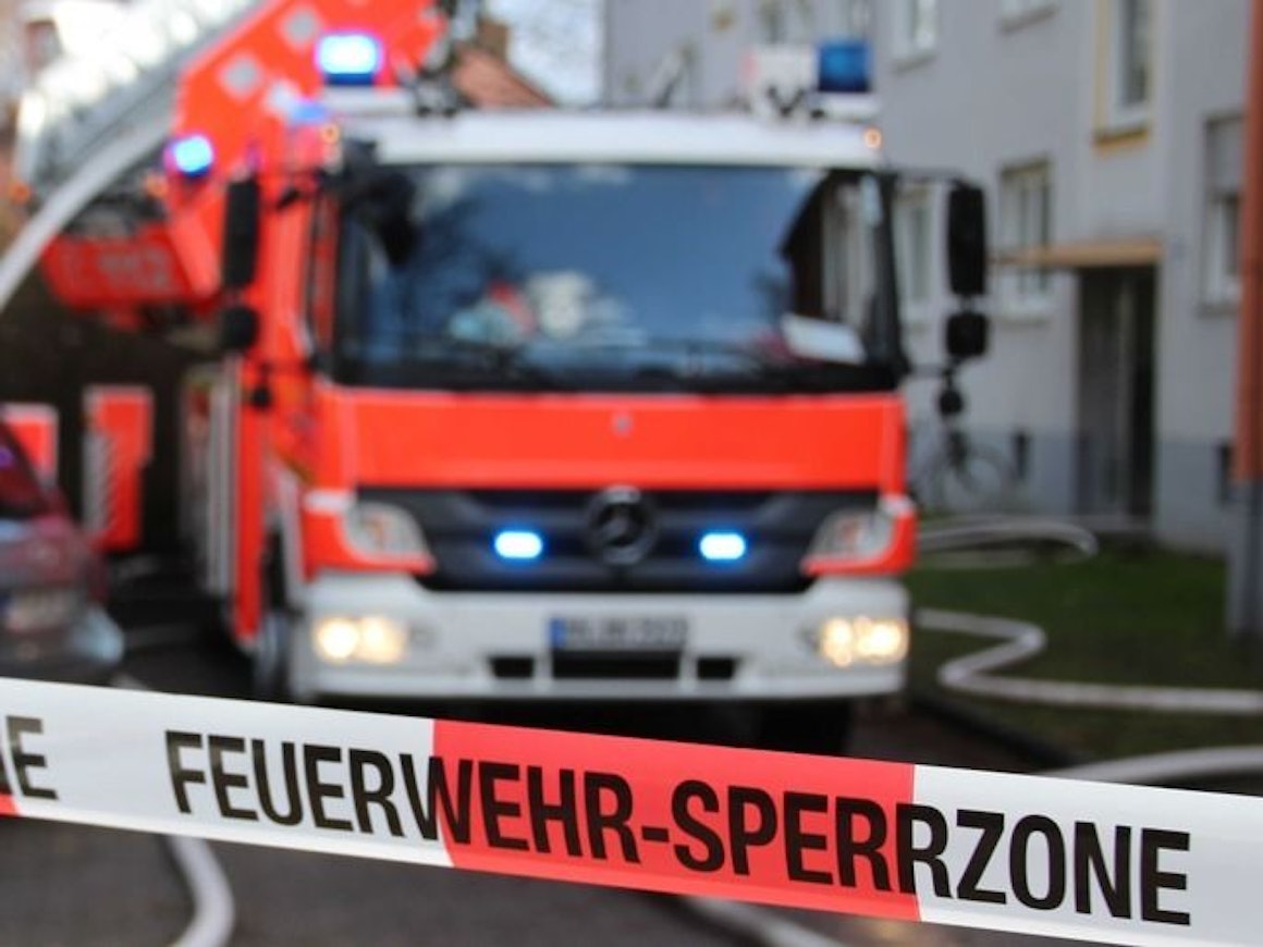 Feuerwehreinsatz nach einem Zimmerbrand in Bonn.