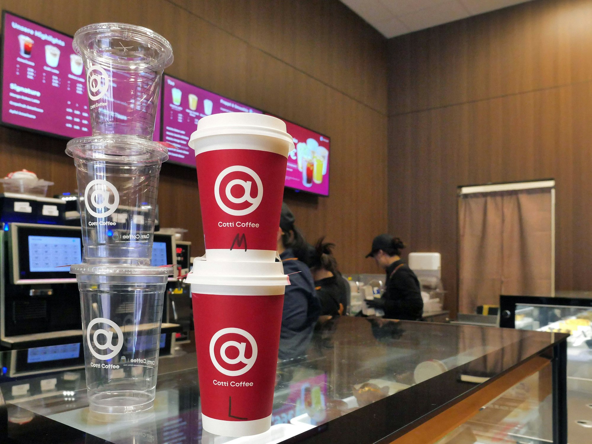 18.02.2026, Berlin - Deutschland. Cotti Coffee, Billigkaffee-Kette in Mitte. *** 18 02 2026, Berlin Germany Cotti Coffee, cheap coffee chain in Mitte