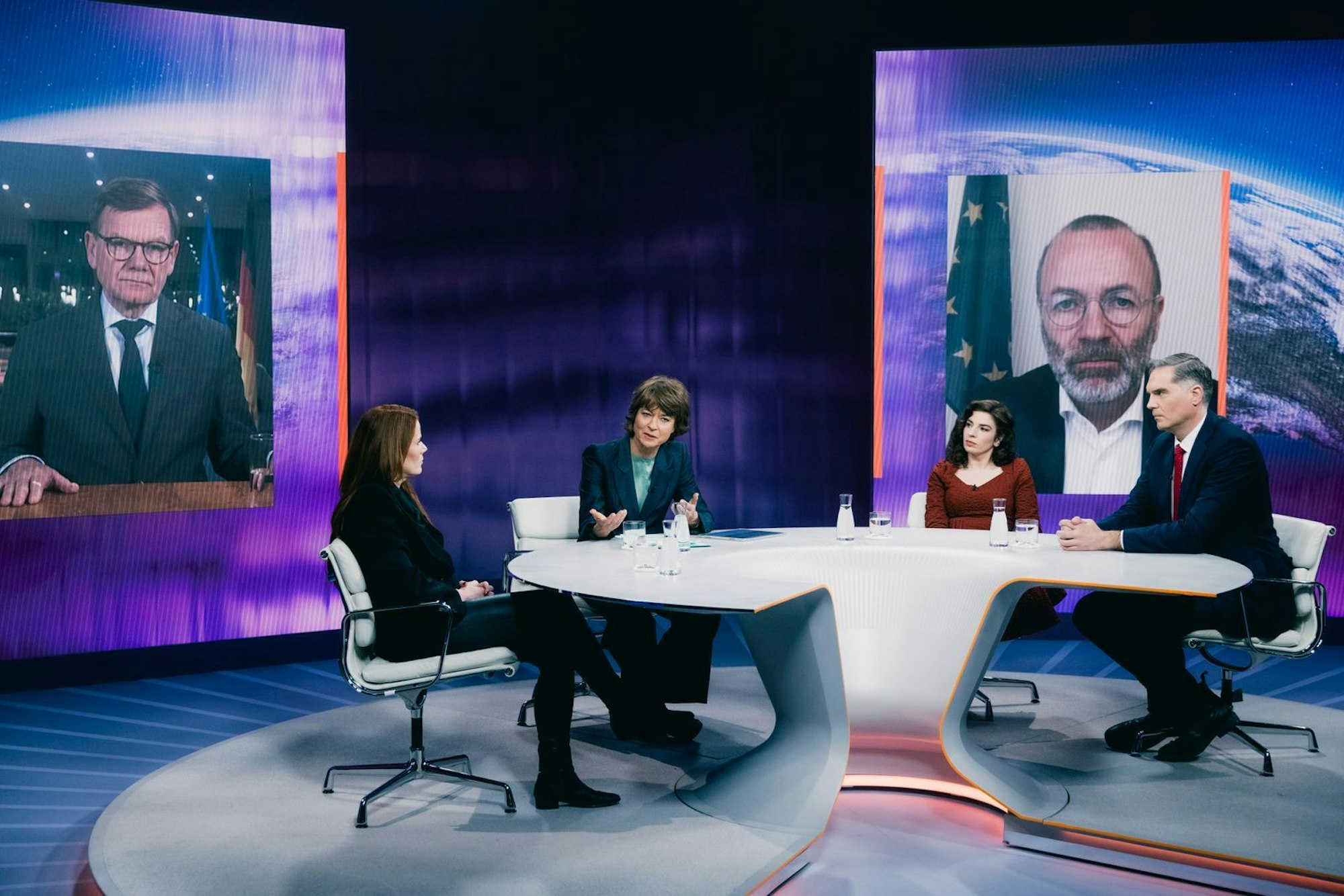 Beim ZDF-Talk „Maybrit Illner“ wurden am Donnerstagabend Außenminister Johann Wadephul (links) und Manfred Weber zugeschaltet. (Bild: ZDF / Thomas Kierok)
