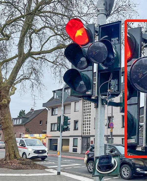 Die Ampel an der Tankstelle (Berliner Straße, Ecke Odenthaler Straße) in Köln-Dünnwald wird immer wieder angefahren.