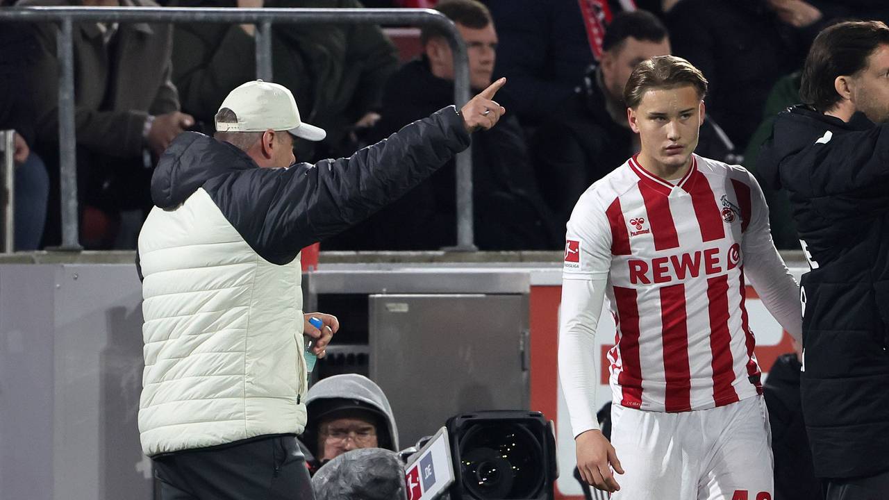 Lukas Kwasniok wechselt Fynn Schenten ein.