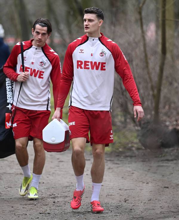 Jakub Kaminski und Eric Martel beim Gang zum Training des 1. FC Köln.