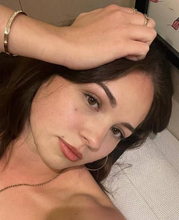 Victoria „Vica“ Sauerwald schaut in die Kamera.