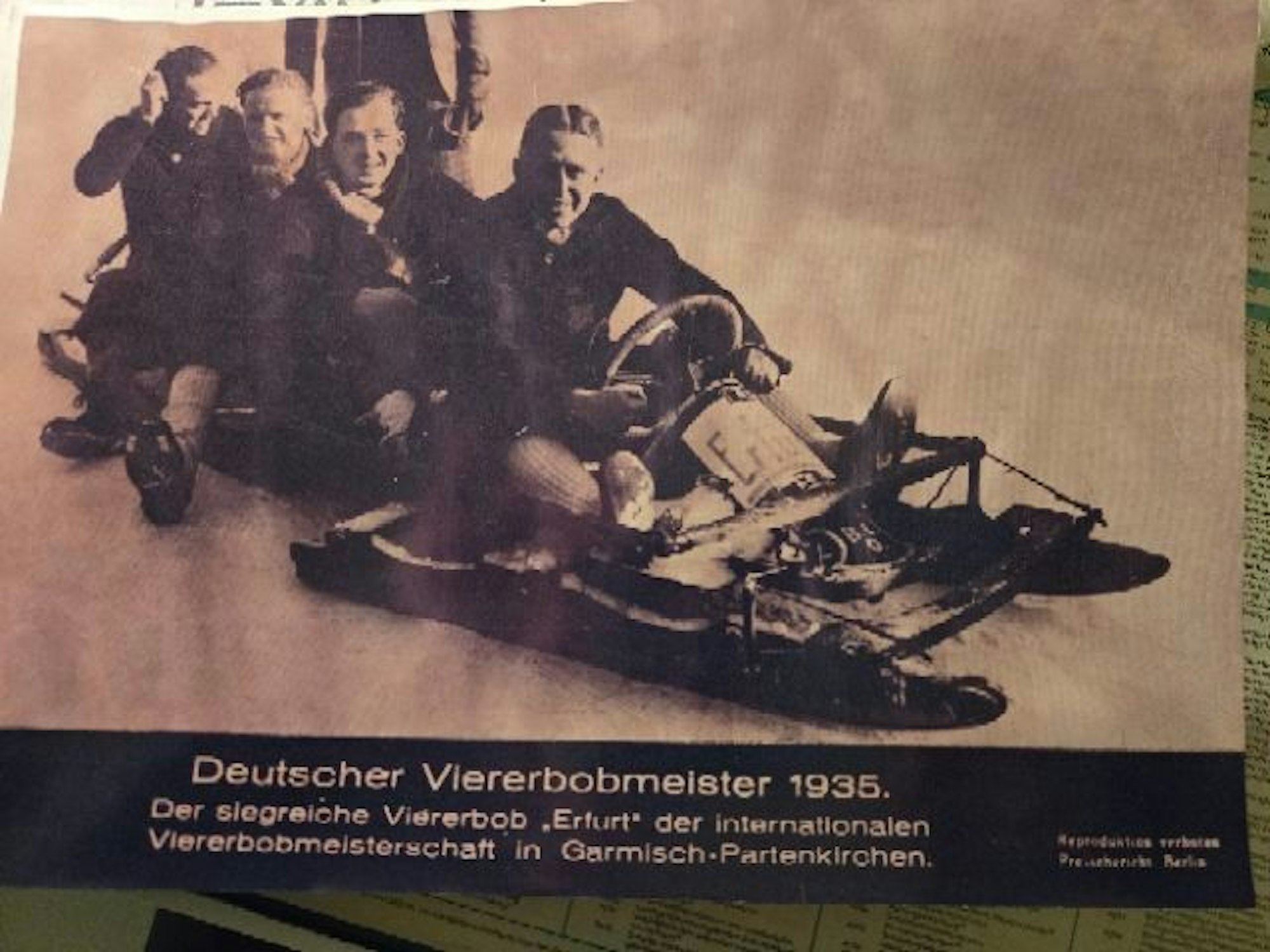 Die Besatzung des Bobs Deutschland 2 im Jahr 1935