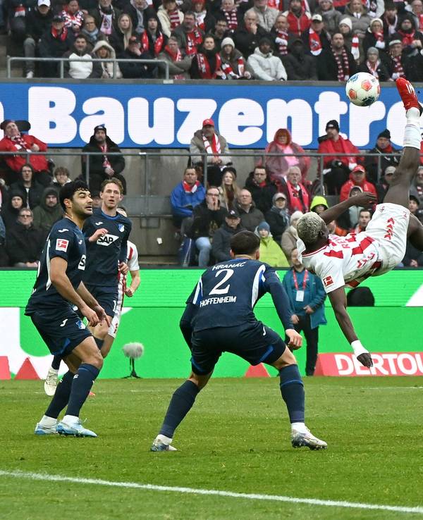 Ragnar Ache trifft gegen Hoffenheim per Fallrückzieher.