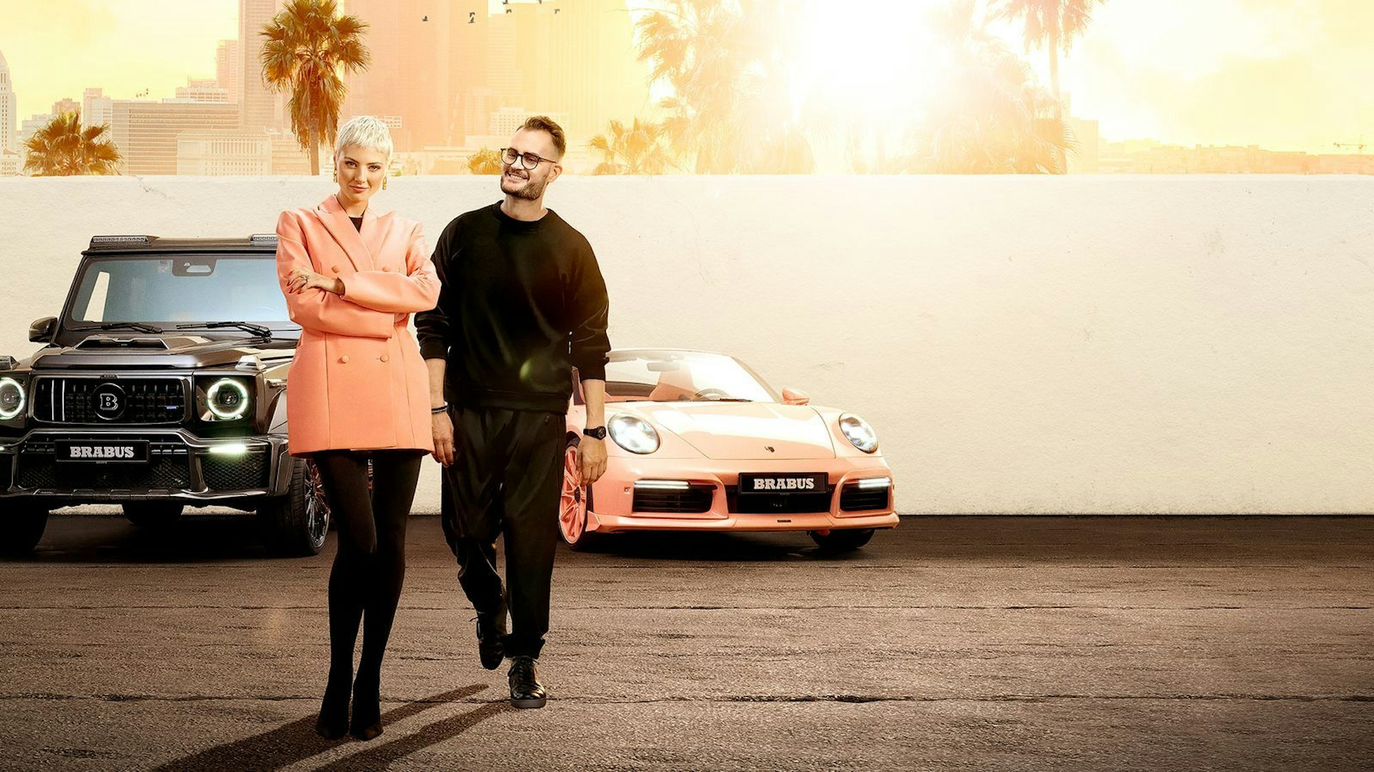 Ein starkes Team: Die Serie folgt dem jungen Unternehmerpaar, wie man das auch aus Reihen wie „Die Geissens - Eine schrecklich glamouröse Familie“ kennt. (Bild: i&u Studios / Brabus, Foto: GERNGROSS+GLOWINSKI)