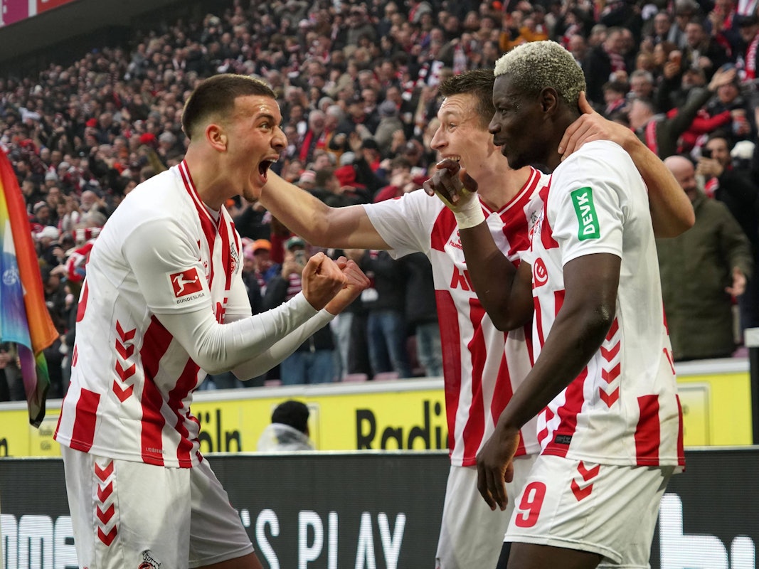 Ragnar Ache jubelt mit Said El Mala und Kristoffer Lund.