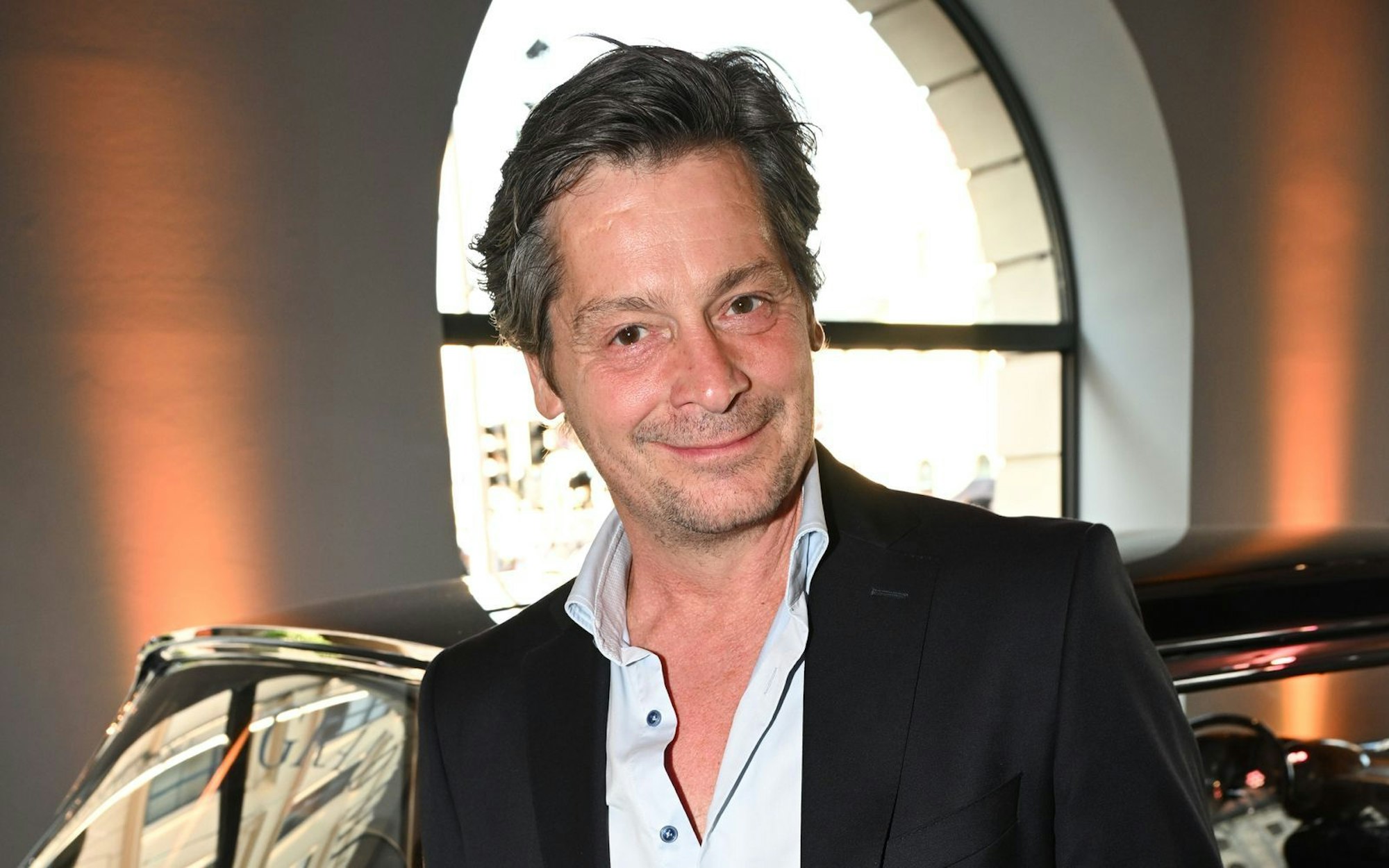 Fritz Karl ist eine Frohnatür, die nur wenig aus der Fassung bringen kann. Die Ausnahme: „Mit schlechtem Essen und schlechtem Kaffee kann man mir sehr die Laune verderben“, so der Schauspieler. (Bild: 2023 Getty Images/Hannes Magerstaedt)