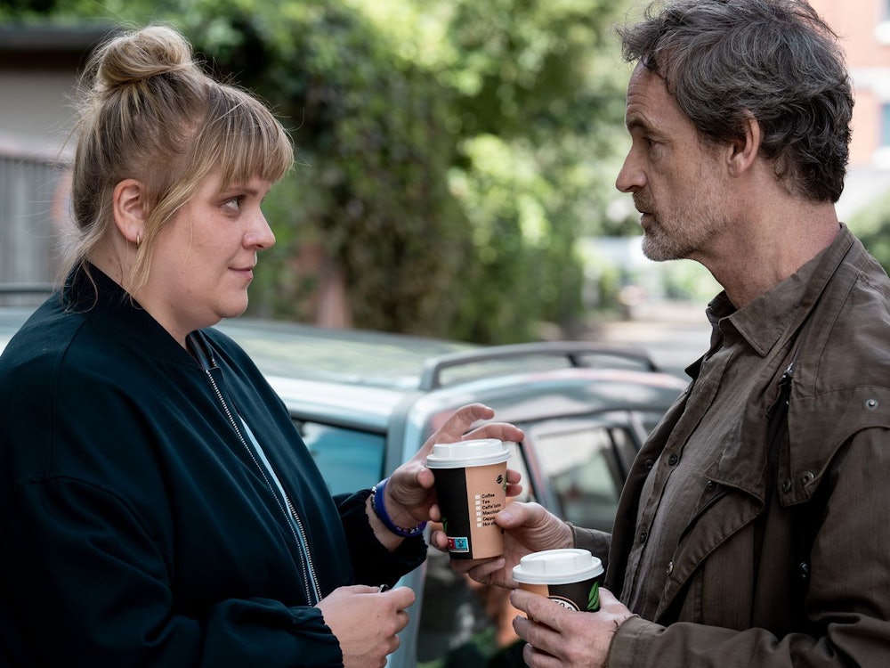 Rosa Herzog (Stefanie Reinsperger) und Peter Faber (Jörg Hartmann) müssen im „Tatort: Schmerz“ aus Dortmund Abschied voneinander nehmen. (Bild: WDR/Thomas Kost)