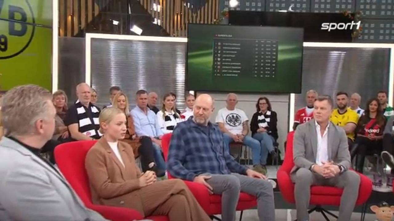 Stefan Effenberg, Lena Cassel, Sven Pistor und Thomas Helmer sitzen im Doppelpass.