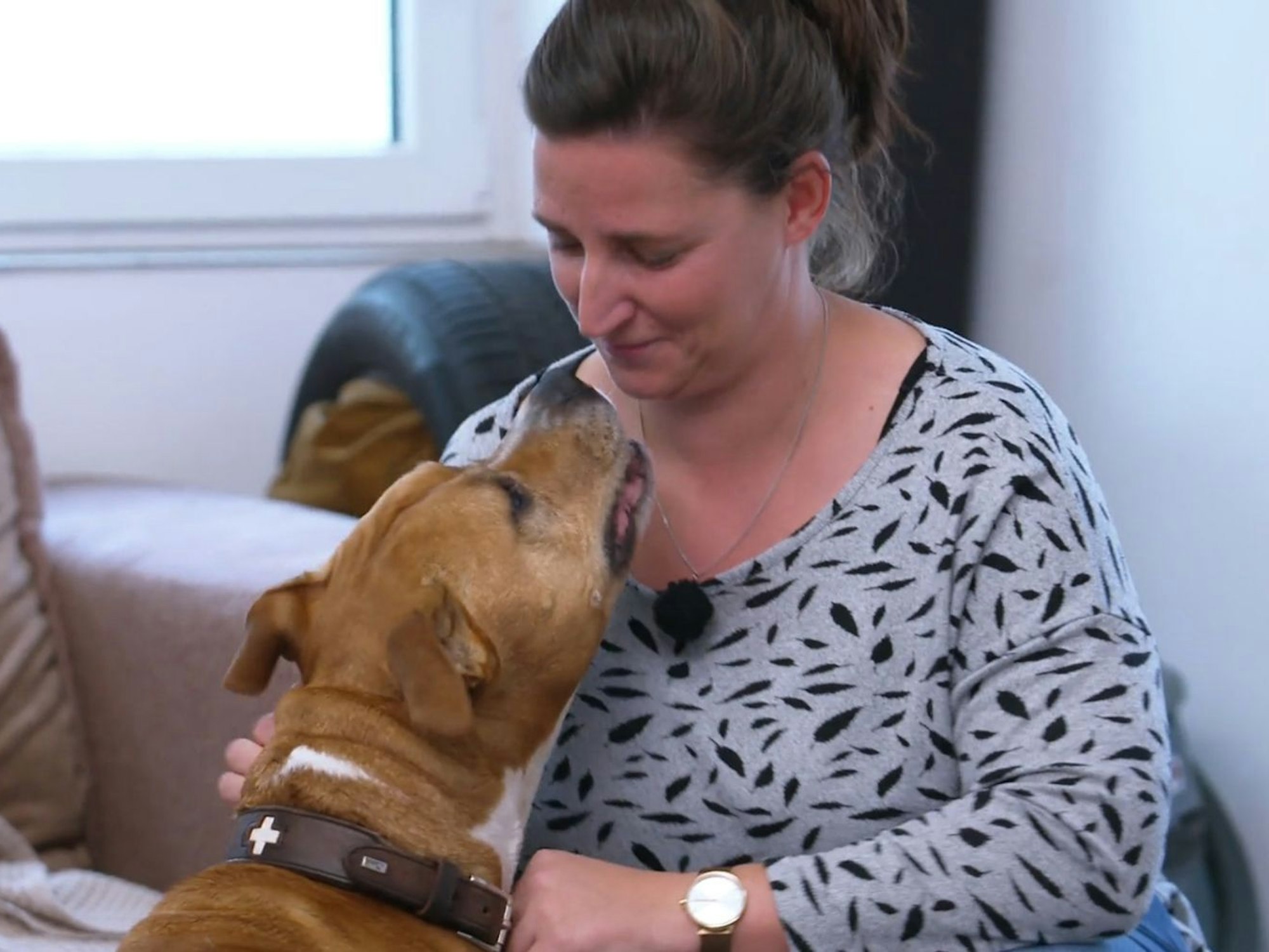 Franciska will dem Hunde-Opa eine neue Chance geben. (Bild: RTL)