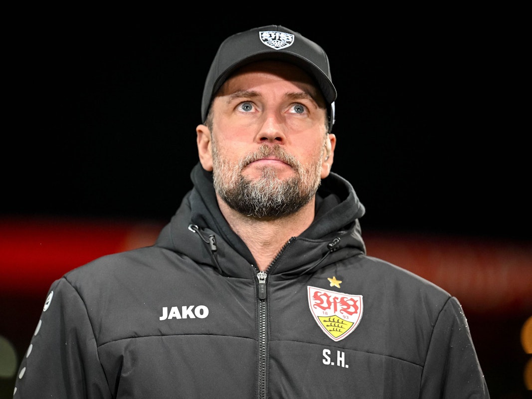 Sebastian Hoeneß schaut hoch.