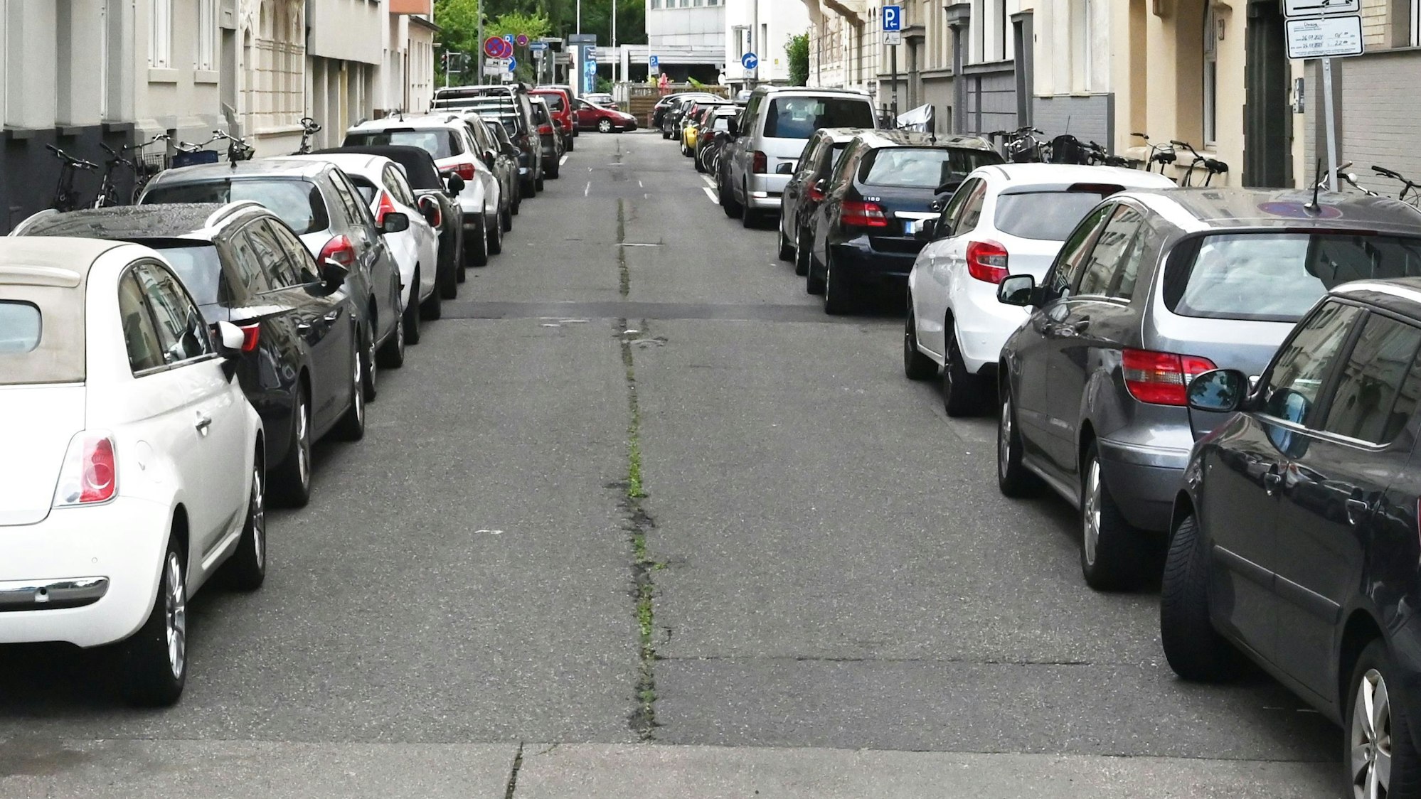 In vielen Veedeln ist die Parkplatzsituation angespannt.