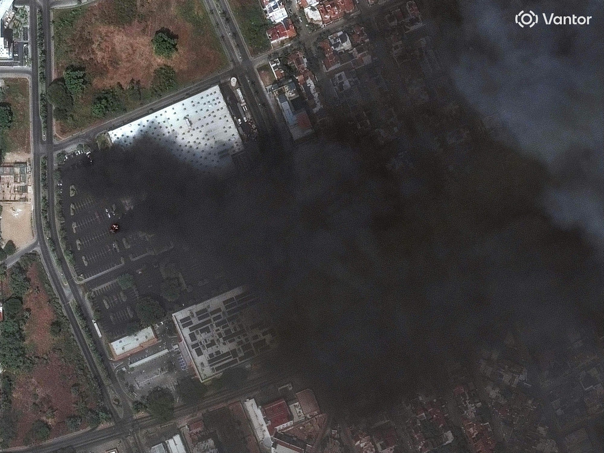 Das von Satellite Image ©2026 Vantor am 22. Februar 2026 veröffentlichte Foto zeigt Brände und Straßensperren in Puerto Vallarta.