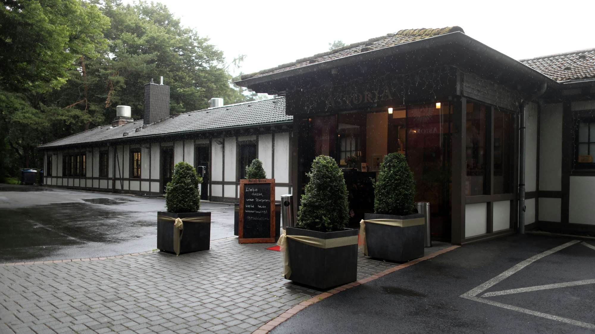 Der Eingangsbereich zum Club Astoria am Adenauer Weiher (Archivfoto)