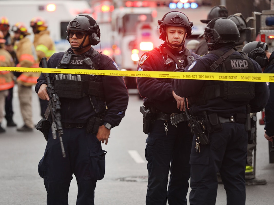 US-Einsatzkräfte sichern einen Tatort.