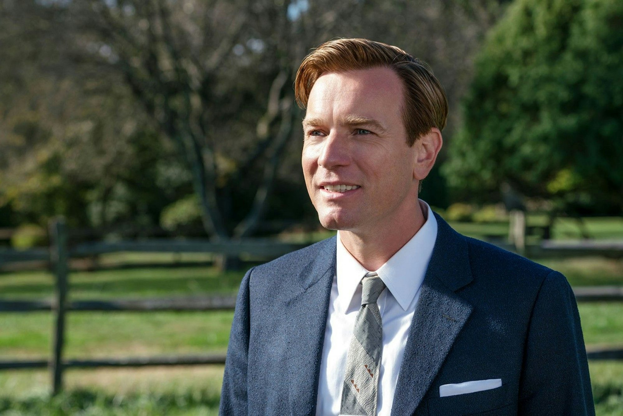 2016 gab McGregor mit „Amerikanisches Idyll“ sein Regiedebüt. In der Verfilmung des gleichnamigen Romans von Philip Roth spielte er auch die Hauptrolle. (Bild: 2016 splendid film GmbH)