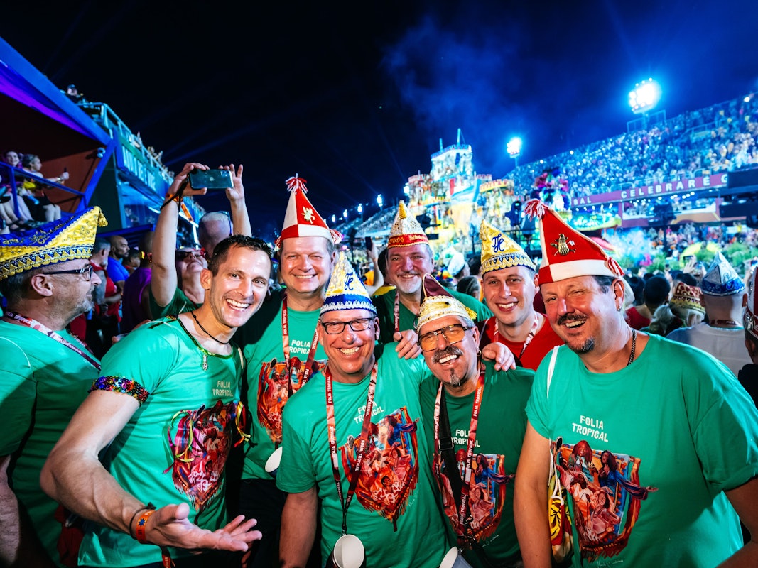 Kölner Jecke im Sambódromo in Rio de Janeiro.