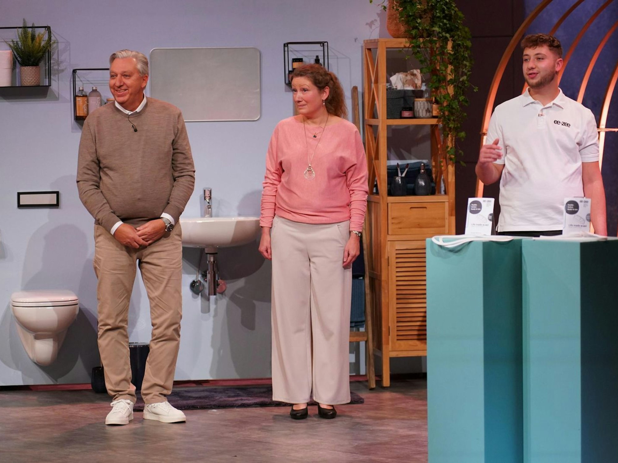 Überwältigend: Die Gründer können zunächst gar nicht recht glauben, dass alle Anwesenden um ihre clevere Geschäftsidee wetteifern. „Um Gottes willen, was machen wir jetzt?“, sagt Heiko. (Bild: RTL / Bernd-Michael Maurer)