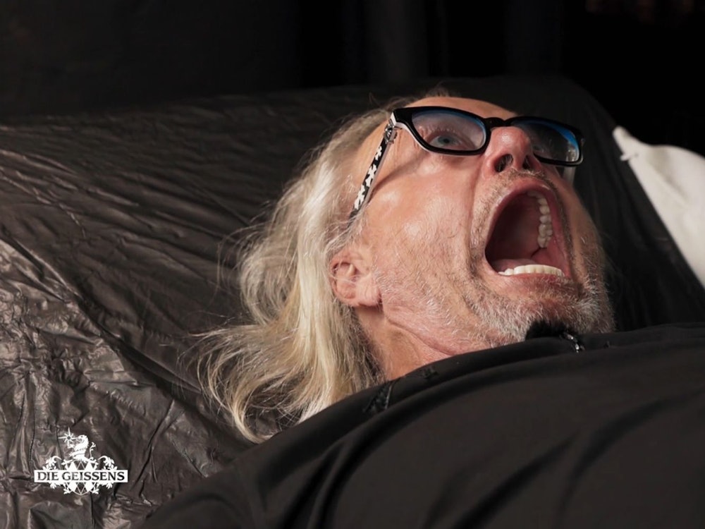 „Das tut sch... weh!“: Robert Geiss leidet. (Bild: RTLZWEI)